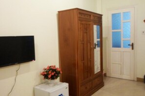 Minibar, desk, free WiFi, bed sheets - Lucky House Hotel (Da Nang)