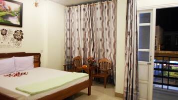 Minibar, desk, free WiFi, bed sheets