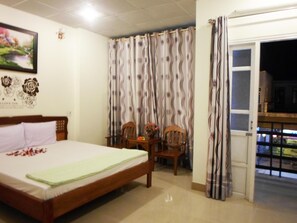 Minibar, desk, free WiFi, bed sheets - Lucky House Hotel (Da Nang)