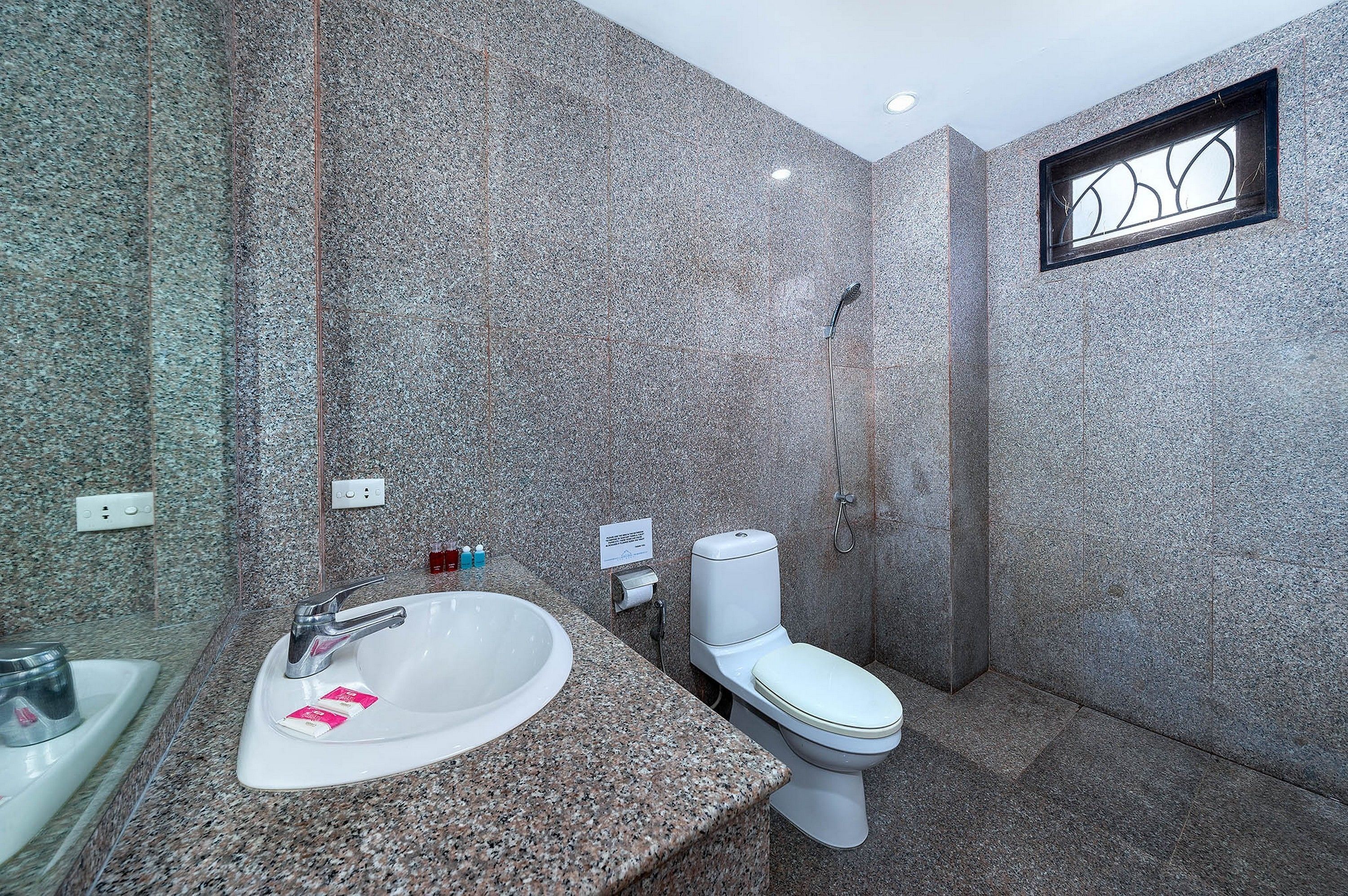 green oasis 4 bedroom pool villa | bathroom | free toiletries, hair dryer, towels