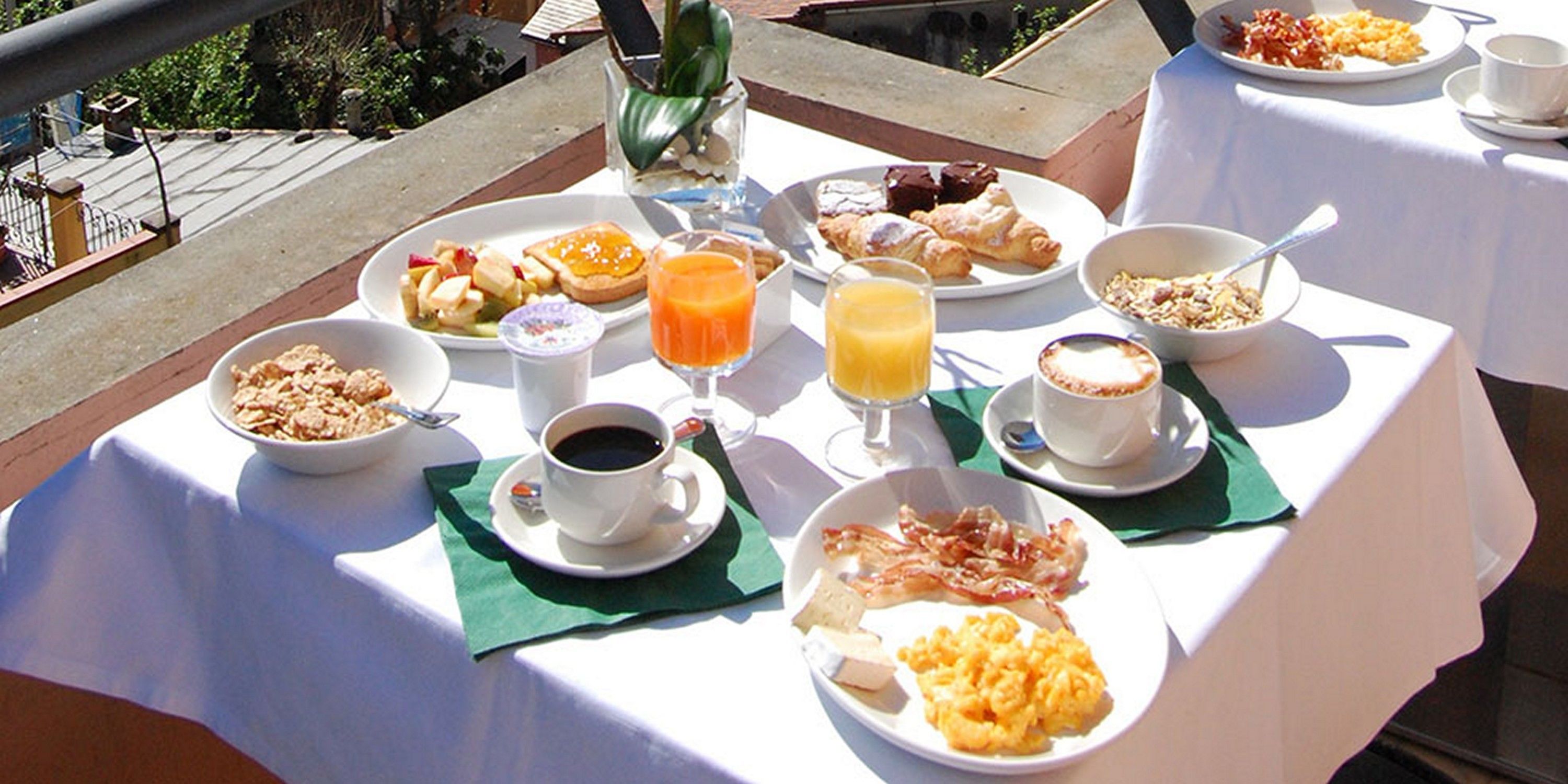 daily cooked-to-order breakfast for a fee