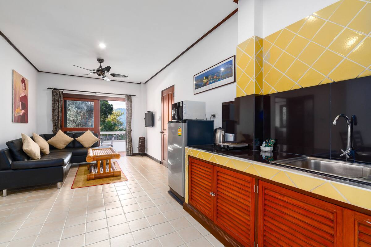 32-inch led tv with cable channels, tv, netflix