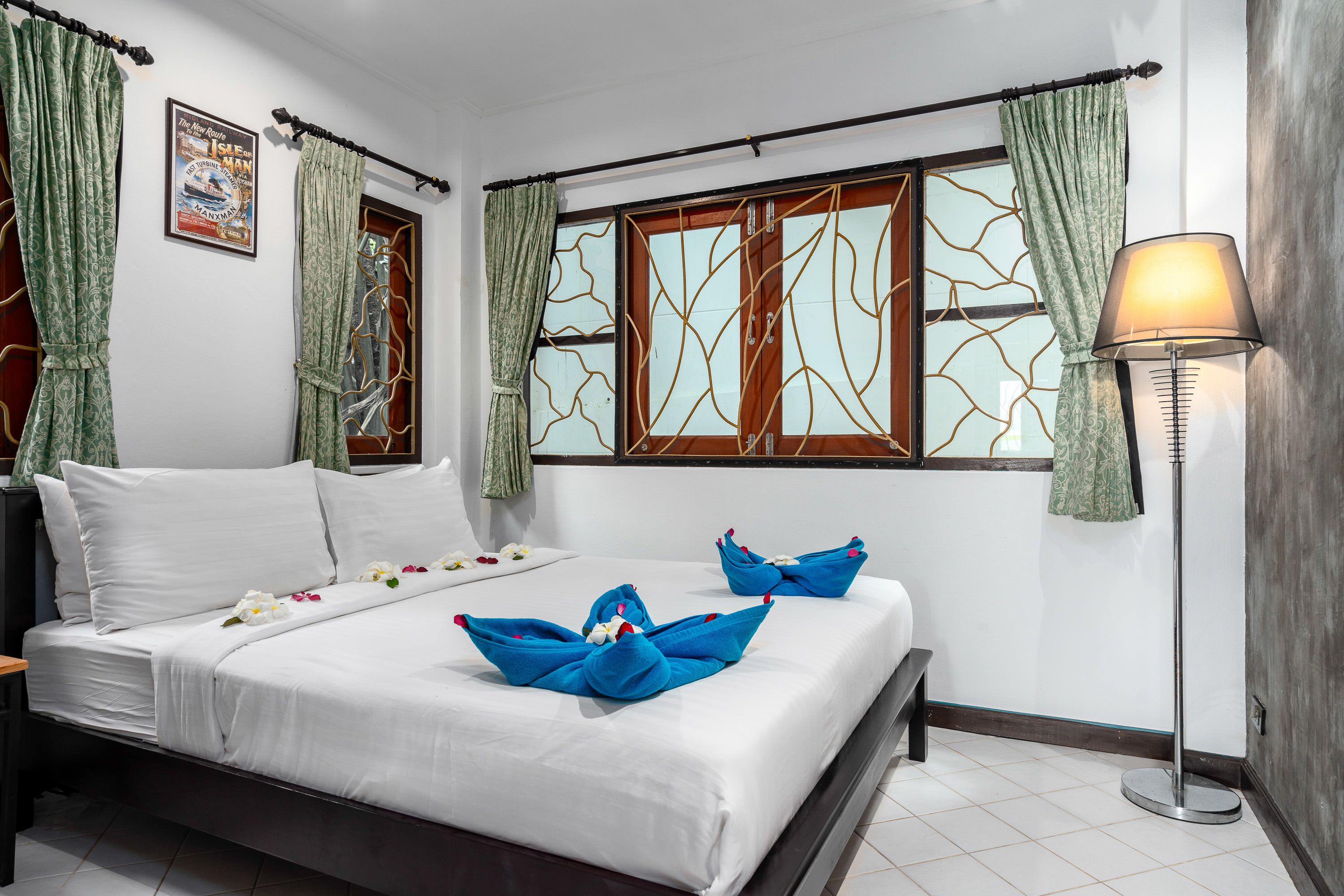 design apartment, 2 bedrooms, pool access, lake view | 1 bedroom, premium bedding, in-room safe, individually decorated