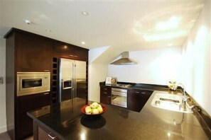 Standard Apartment, 3 Bedrooms | Dapur peribadi
