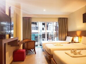 Triple Room With Balcony | Cofres nos quartos, quartos à prova de som