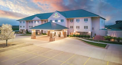 Green Mill Village Hotel & Suites, BW Signature Collection