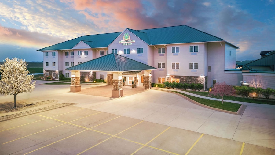 Green Mill Village Hotel & Suites, BW Signature Collection