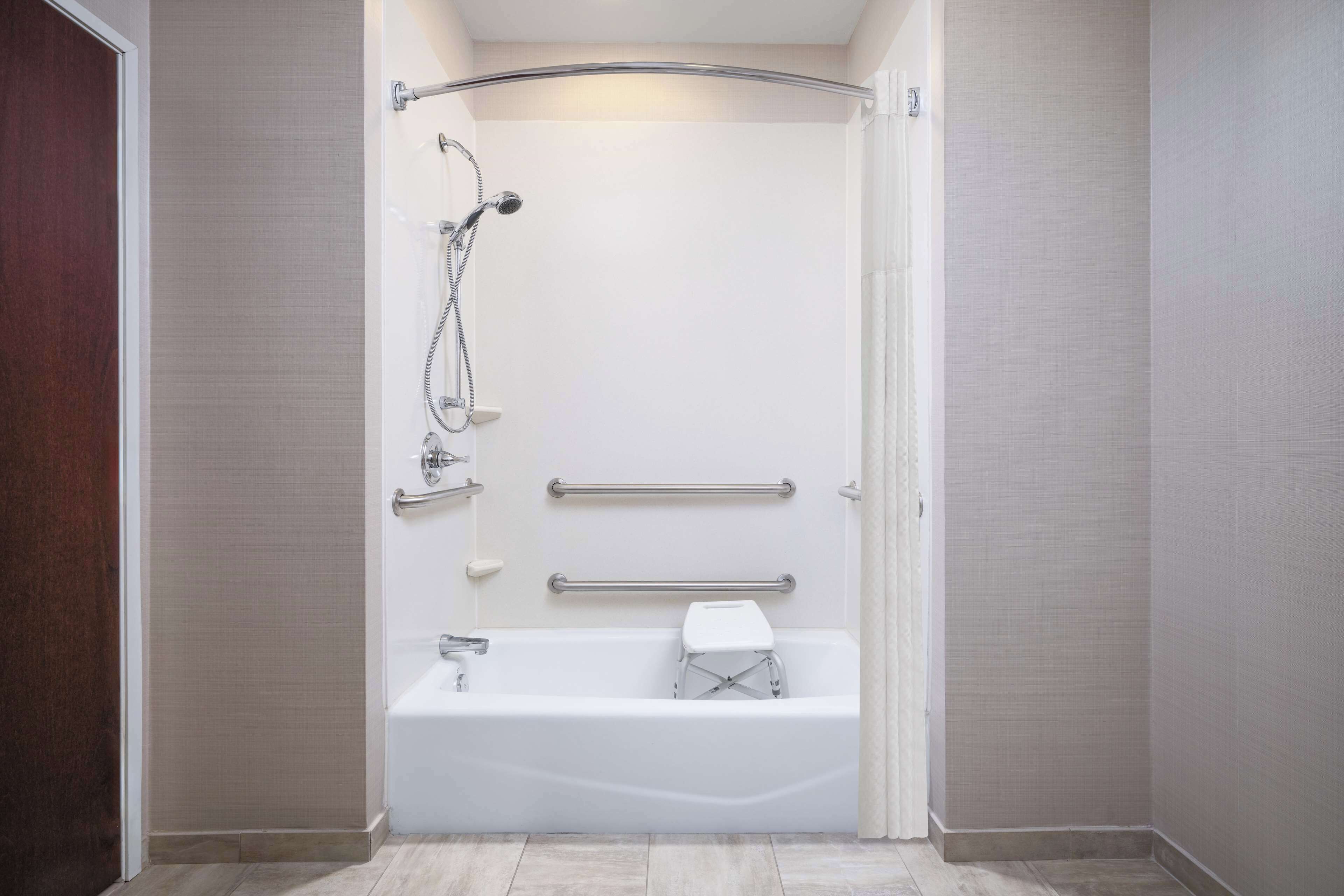 combined shower/bathtub, free toiletries, hair dryer, towels