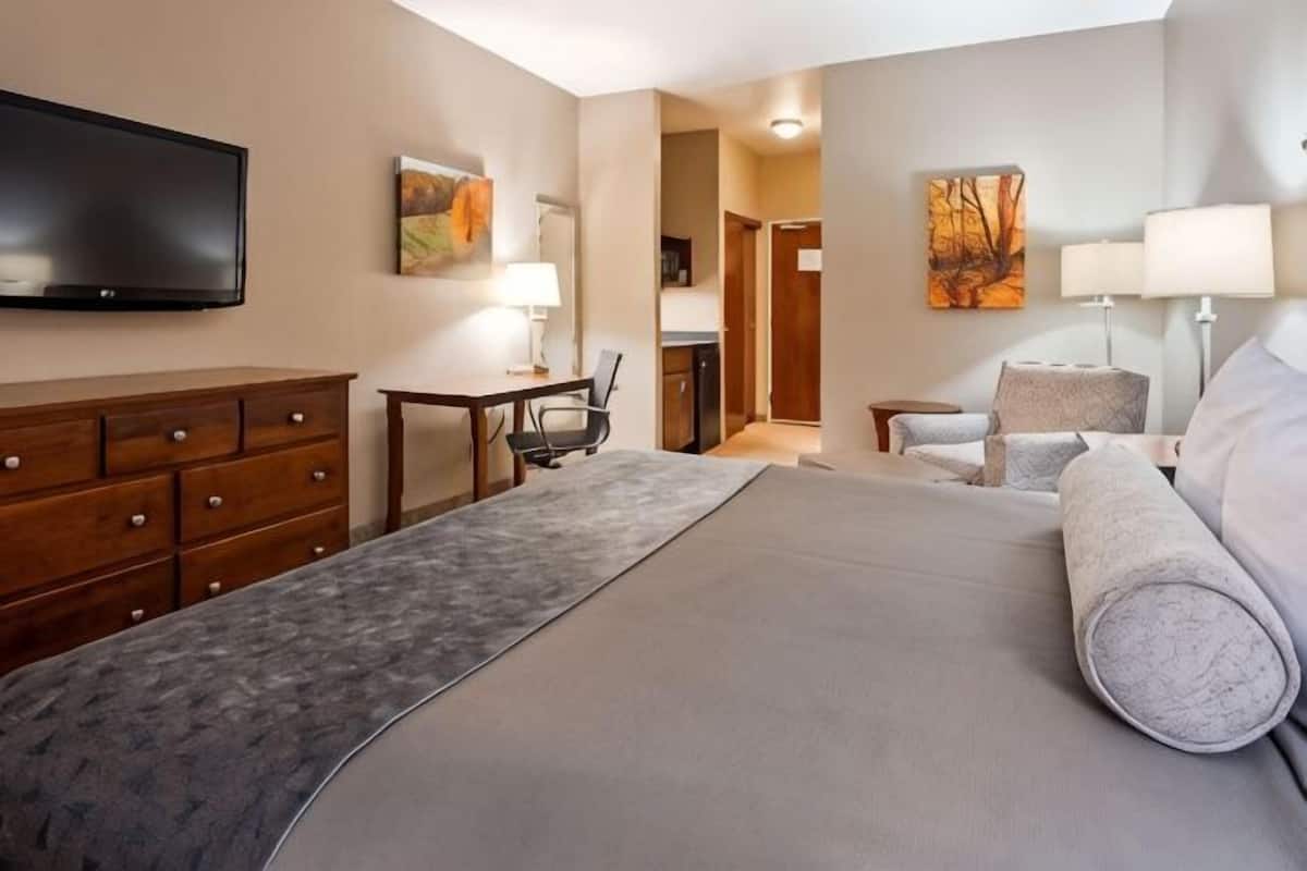 Pillow-top beds, individually furnished, desk, laptop workspace