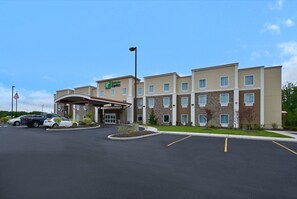 Exterior - Holiday Inn Express Canandaigua - Finger Lakes by IHG (Canandaigua)