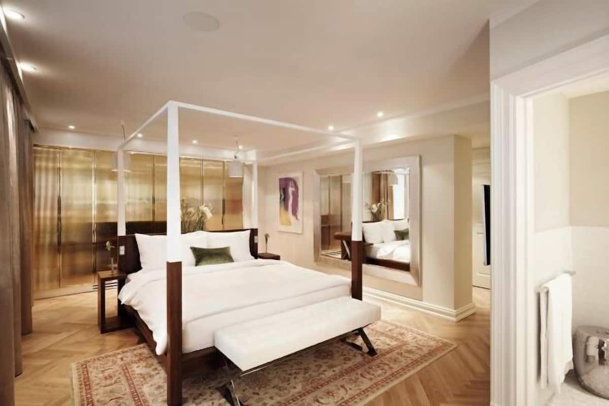 1 bedroom, premium bedding, down comforters, memory foam beds