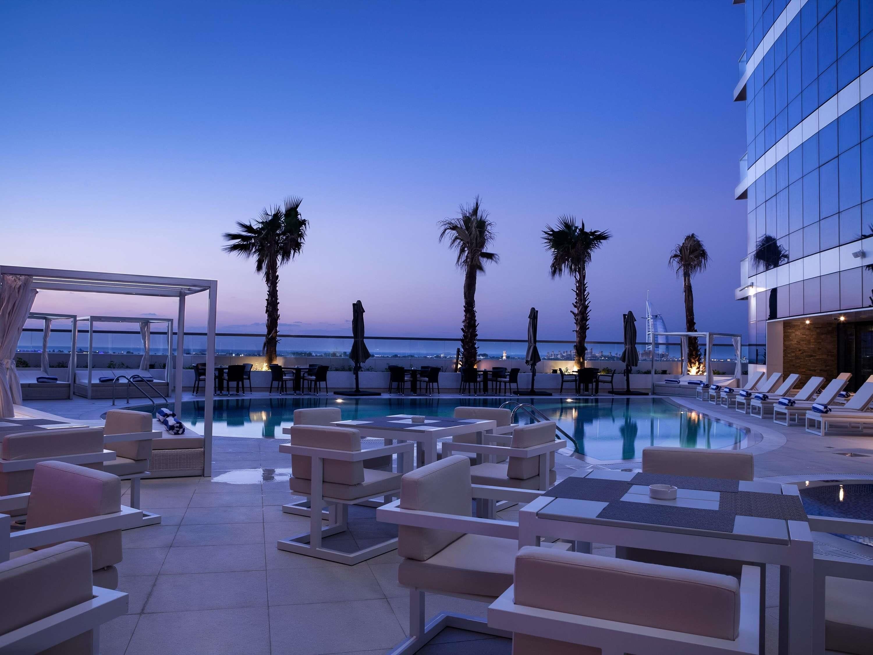Outdoor pool, free cabanas, pool umbrellas