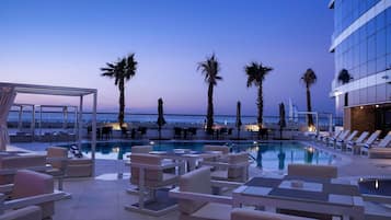 Outdoor pool, free cabanas, pool umbrellas