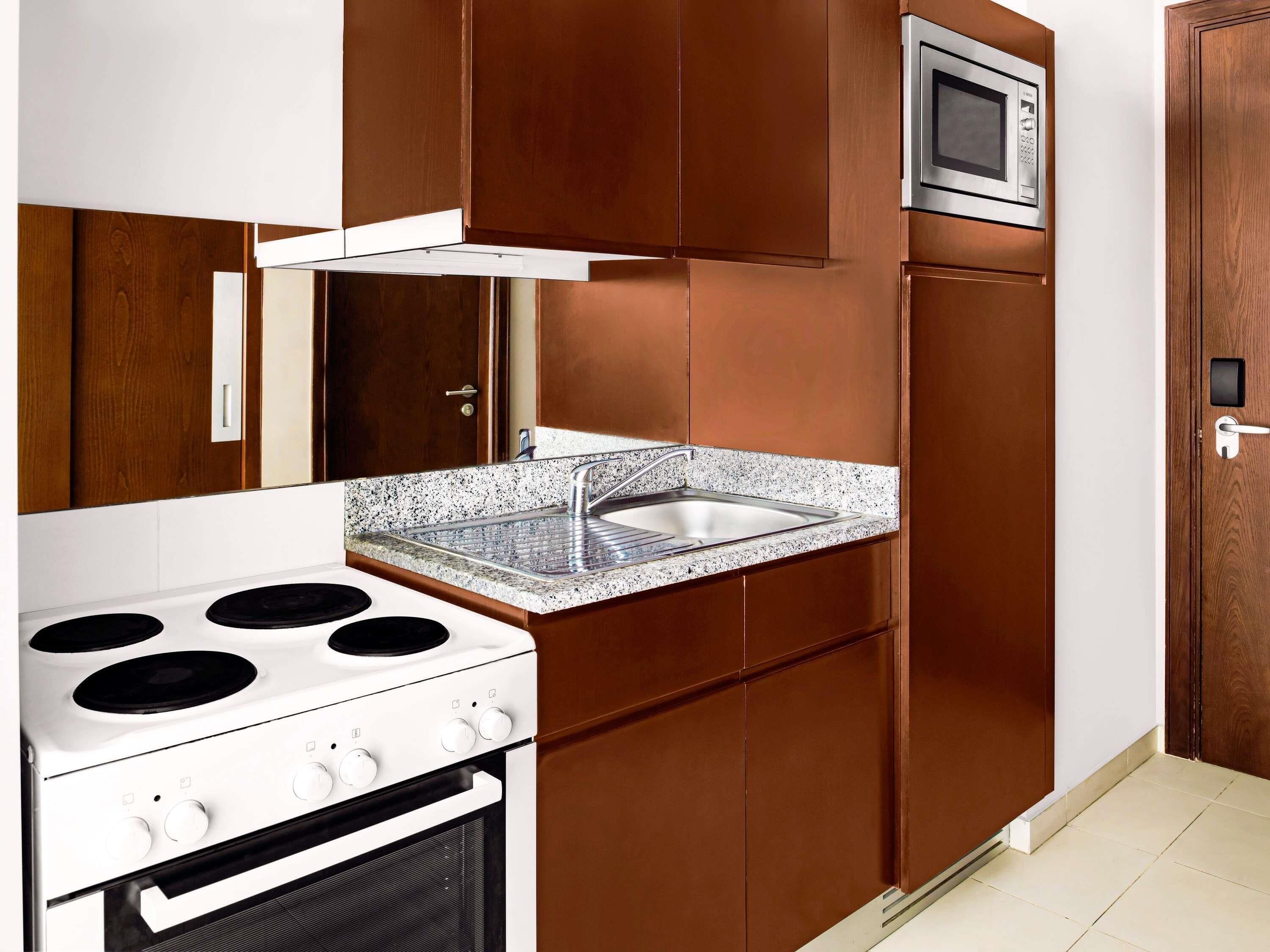 Suite junior, 1 cama matrimonial | Minibar, caja de seguridad en la habitación y escritorio 