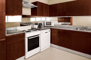 Suite, 3 Bedrooms | Private kitchen | Coffee/tea maker, electric kettle, eco-friendly cleaning products