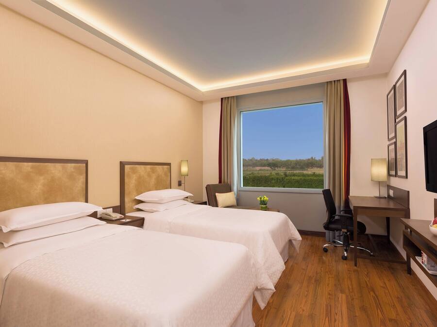 Premier Room, 2 Single Beds | Premium bedding, down duvets, Select Comfort beds, minibar