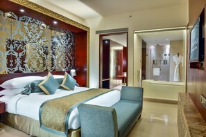 Club Suite, 1 Bedroom (Club Floor) | Premium bedding, down duvets, memory-foam beds, minibar - Crowne Plaza Ahmedabad City Centre by IHG (Ahmedabad)