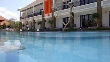 Kolam renang outdoor