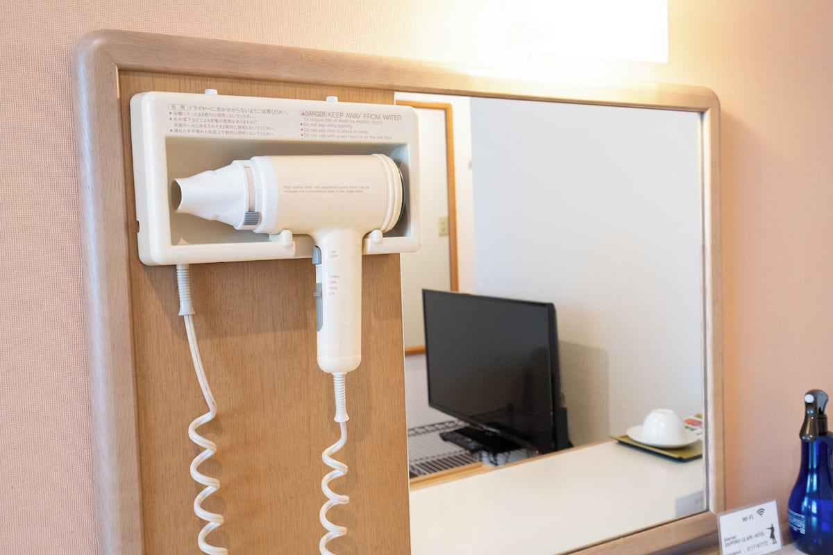 Duş/küvet kombinasyonu, ücretsiz banyo/kozmetik ürünleri