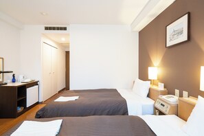 Bureau, fer et planche à repasser, Wi-Fi gratuit, draps fournis