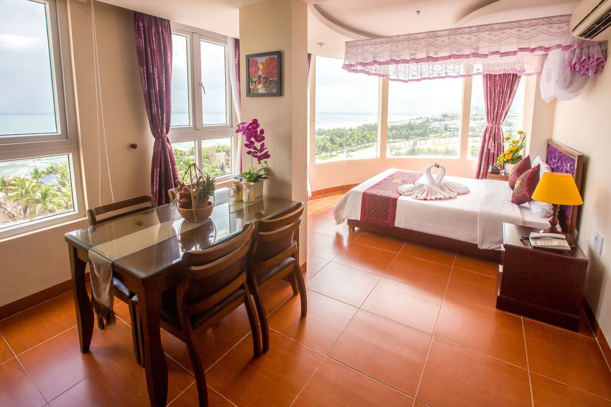 Suite | Minibar, in-room safe, desk, WiFi (free)