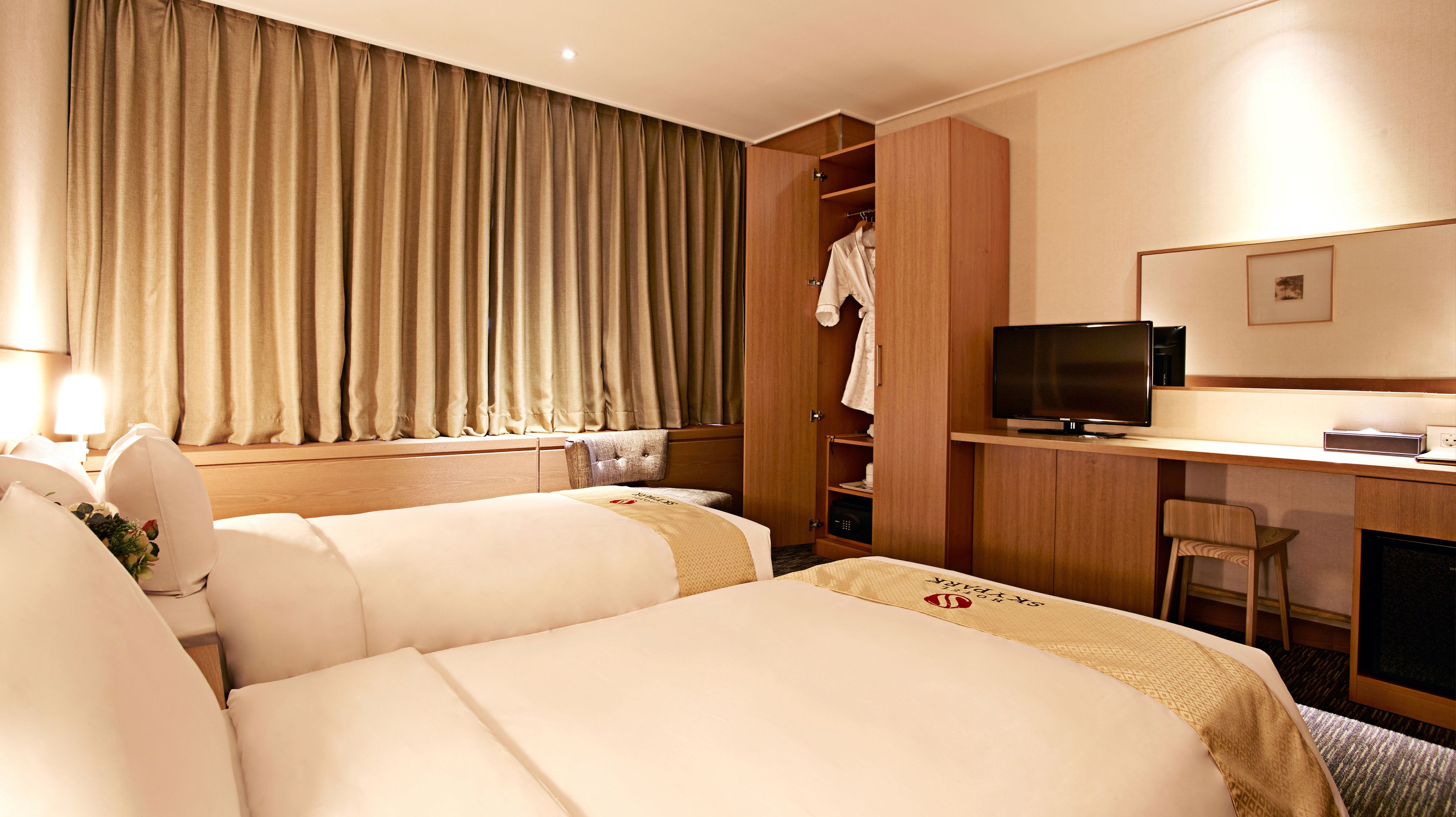 superior twin room | in-room safe, iron/ironing board, free wifi, bed sheets