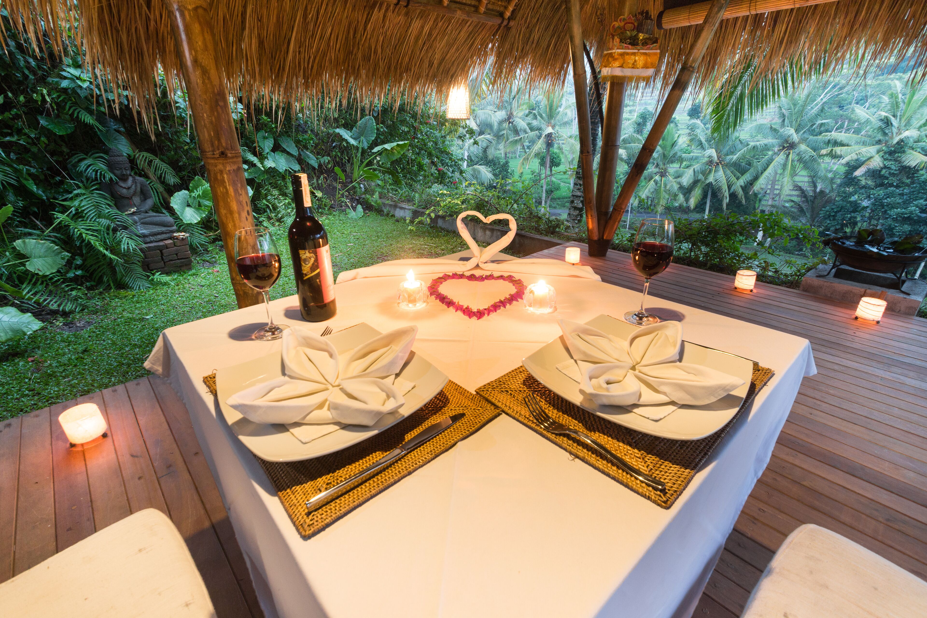 breakfast, lunch and dinner served