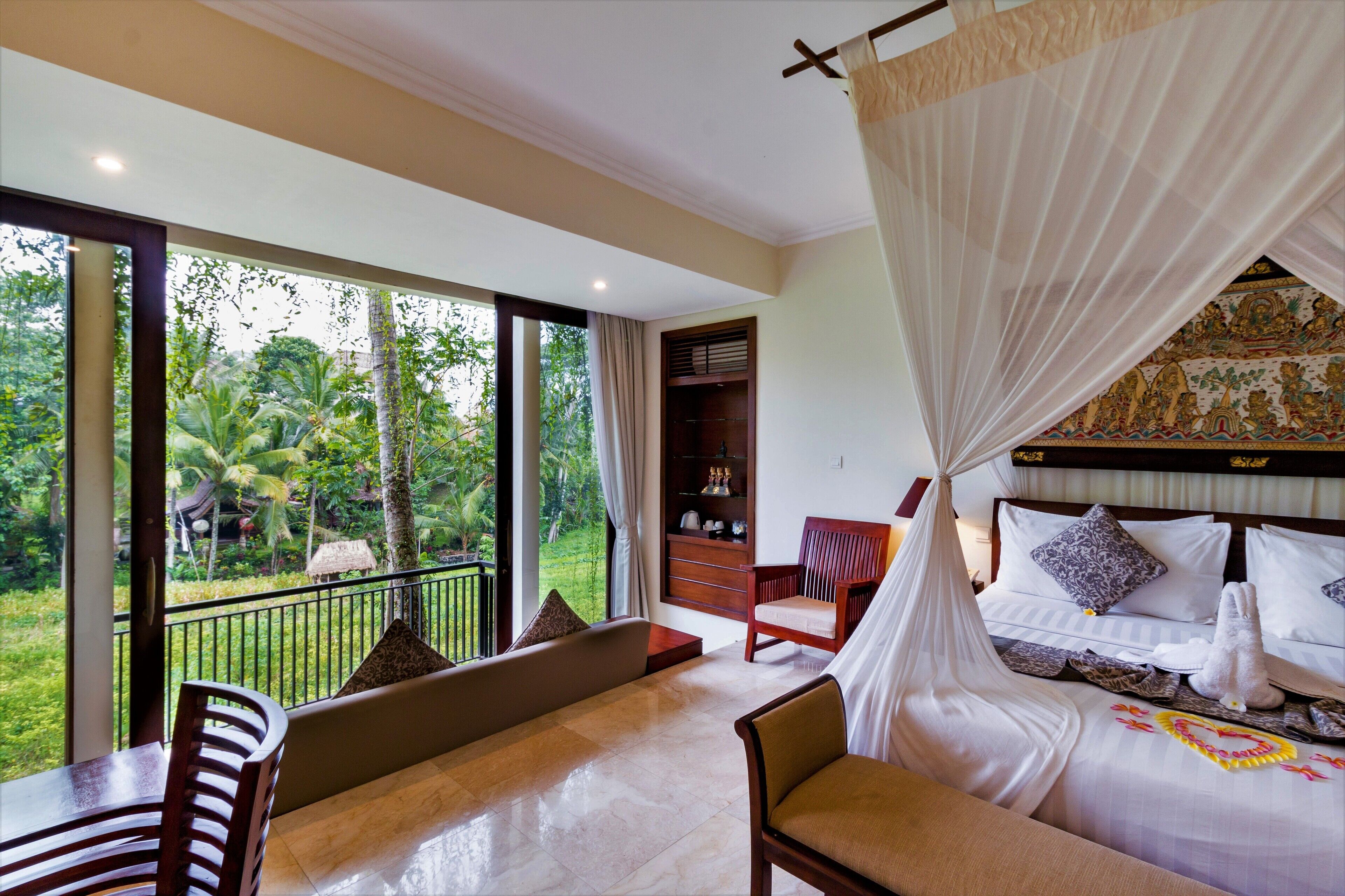 luxury suite, 1 king bed | 1 bedroom, minibar, in-room safe, blackout curtains