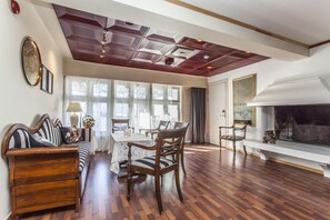 Fireplace - Reenskaug Hotel (Frogn)