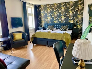 Standard Double Room, 1 Queen Bed | Minibar, in-room safe, individually decorated, individually furnished - Reenskaug Hotel (Frogn)