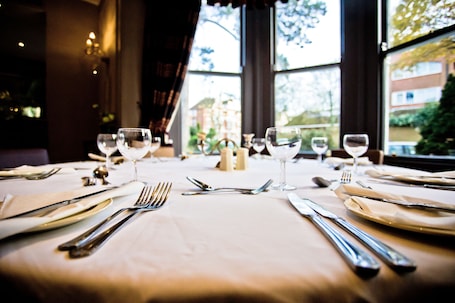 Breakfast, lunch and dinner served