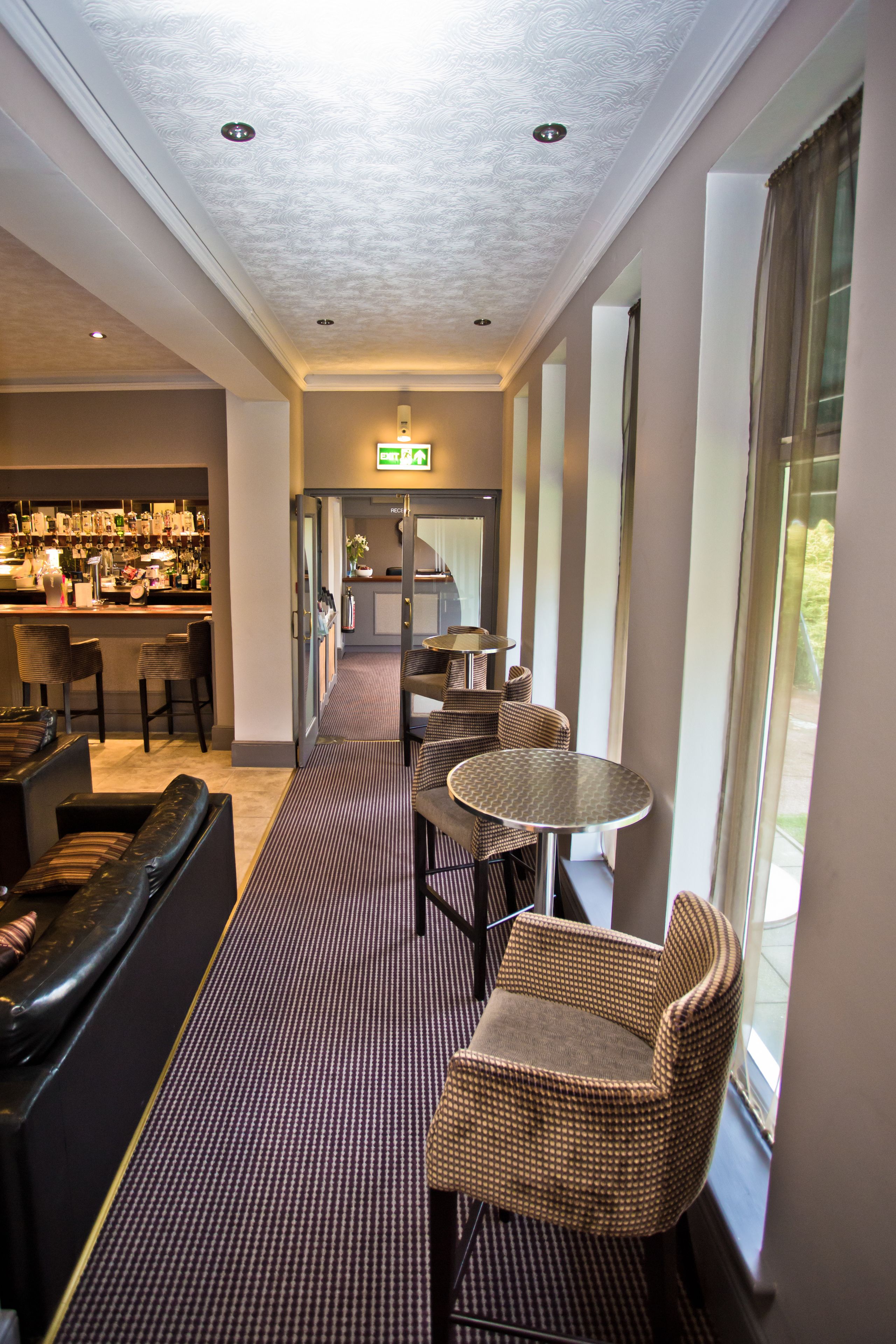 Lobby-lounge