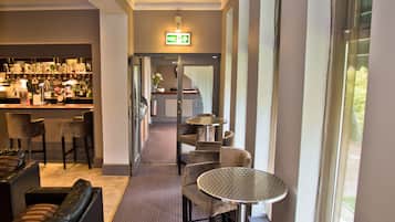 Lobby-lounge