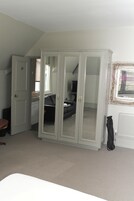 Ropa de cama de alta calidad y escritorio