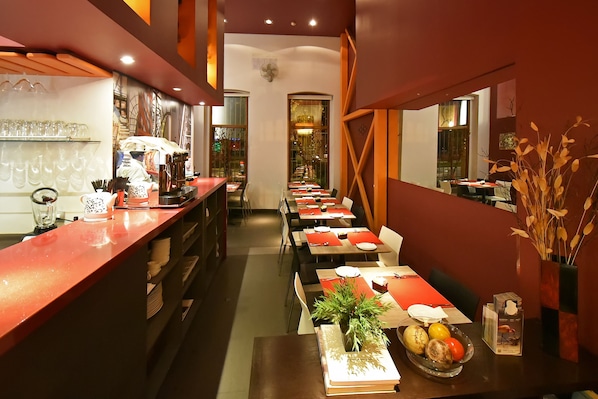 Snack bar