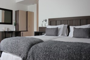 Superior Twin Room | Minibar, in-room safe, desk, free WiFi - SU Merced Boutique Hotel (SANTIAGO DE CHILE)