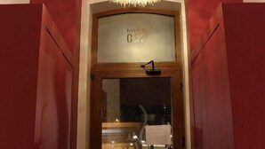 A hotel entrance with a large, spherical light fixture above the door. - SU Merced Boutique Hotel (SANTIAGO DE CHILE)