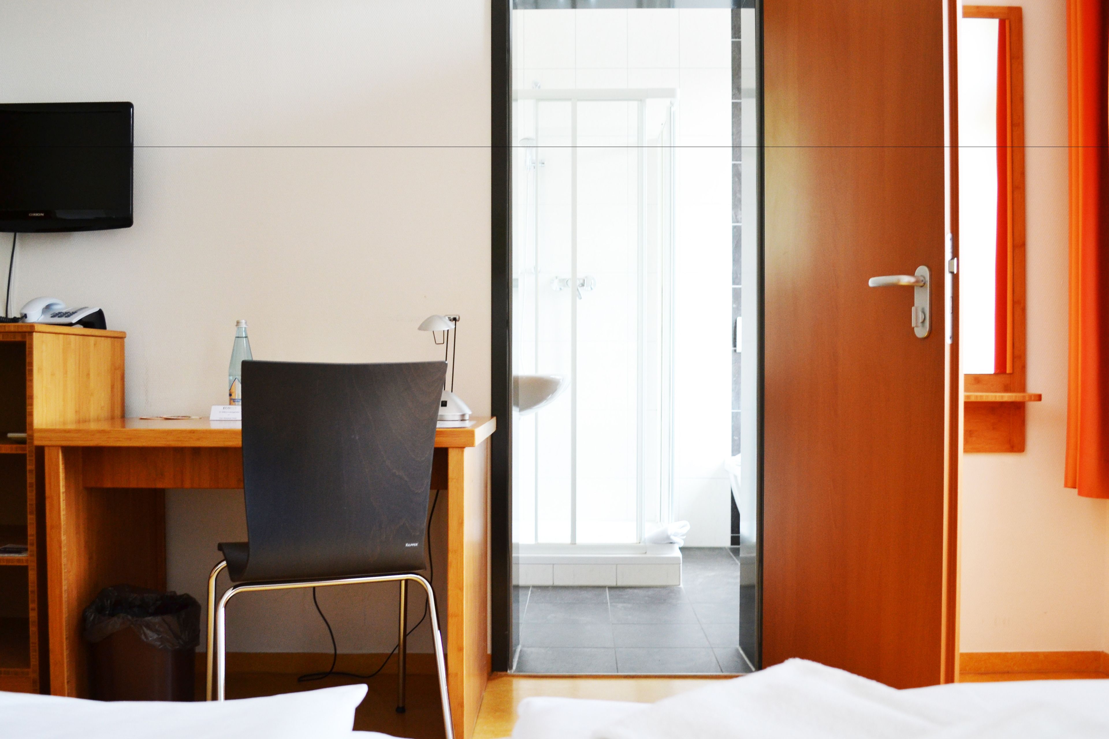 Comfort-Doppelzimmer | Schreibtisch, laptopgeeigneter Arbeitsplatz, Verdunkelungsvorhänge