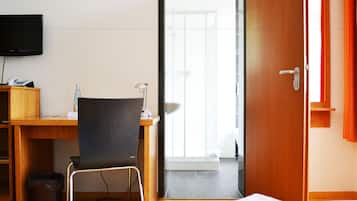 Comfort-Doppelzimmer | Schreibtisch, laptopgeeigneter Arbeitsplatz, VerdunkelungsvorhÀnge