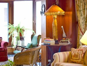 TV - Hosteria Venezia (Pinamar)