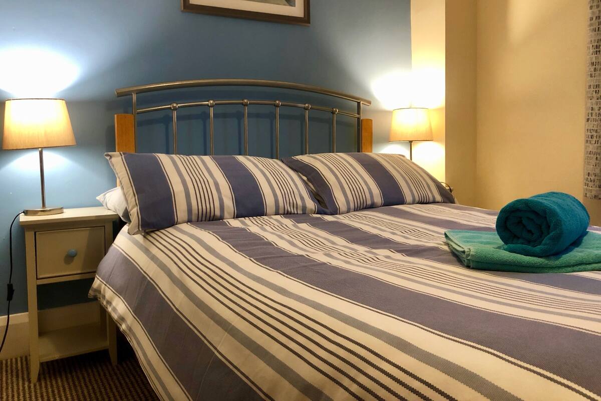 Family Double Room | Iron/ironing board, free WiFi, bed sheets
