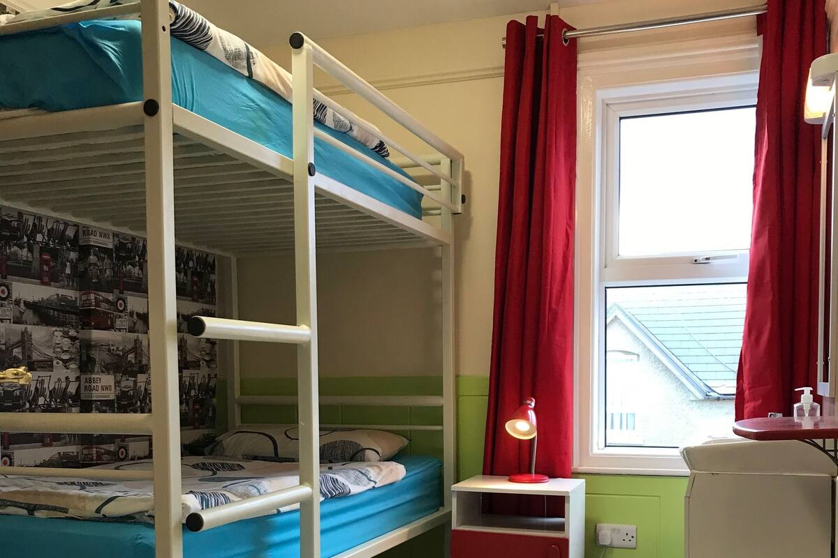 Twin Room, Shared Bathroom (Room 8) | Iron/ironing board, free WiFi, bed sheets