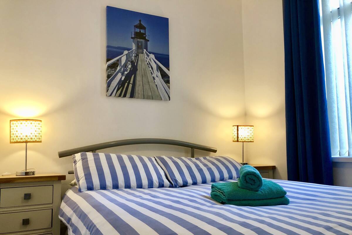 Family Double Room, 1 Double Bed | Iron/ironing board, free WiFi, bed sheets