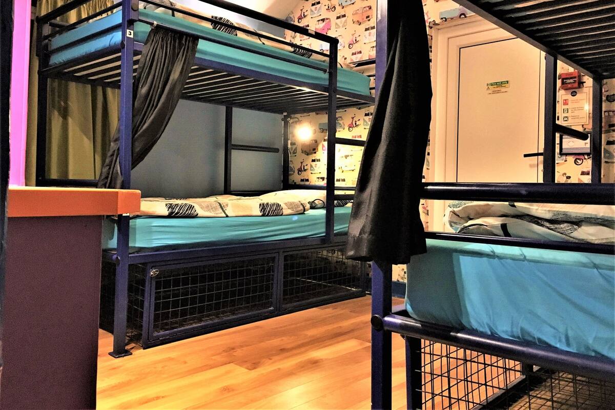 Iron/ironing board, free WiFi, bed sheets