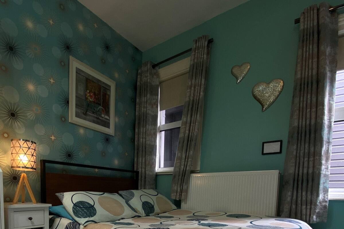 Double Room (2) Ensuite | Iron/ironing board, free WiFi, bed sheets