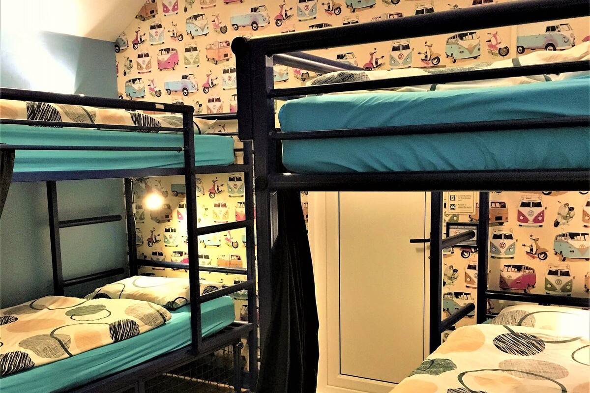 Family Room (3F) Ensuite, 2 Adults & 2 Children | Iron/ironing board, free WiFi, bed sheets