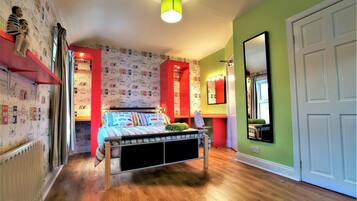 Iron/ironing board, free WiFi, bed sheets