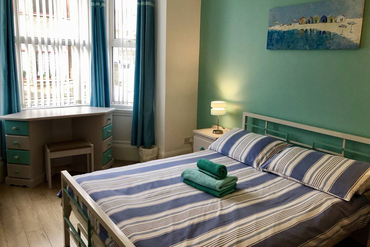 Family Double Room, Multiple Beds | Iron/ironing board, free WiFi, bed sheets