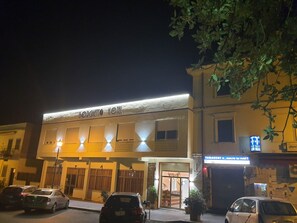 Front of property - Borghetto Hotel (Santa Marinella)