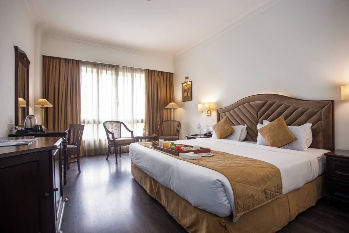 Executive Double Room | Premium bedding, minibar, in-room safe, desk